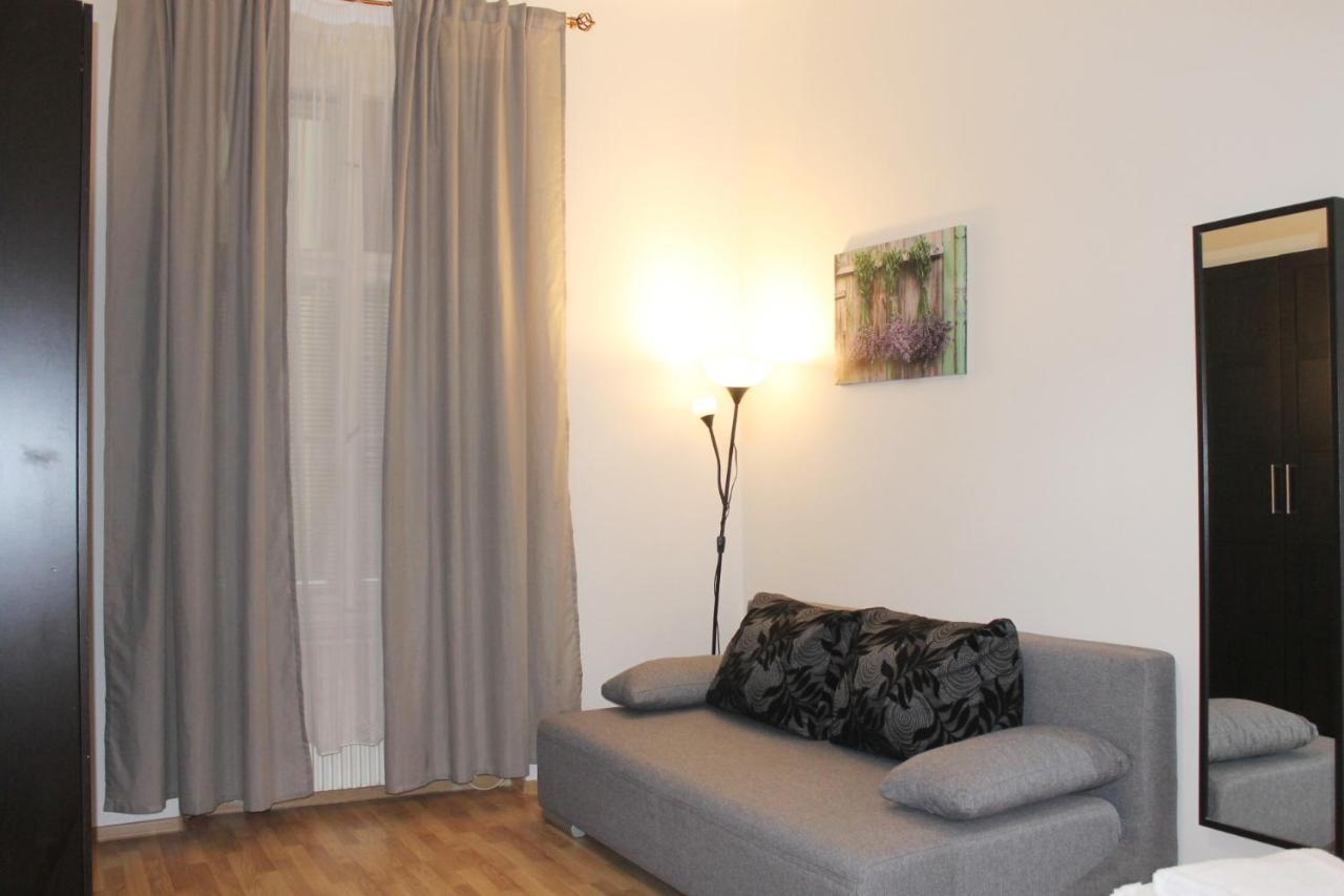 Modern Apartment Ve Smeckach 28, Prague